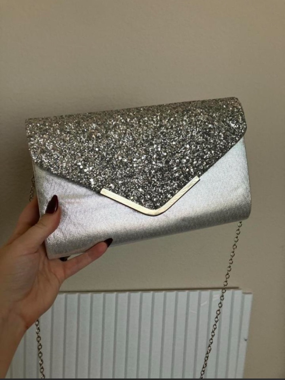 Elegant Silver Glitter Envelope Clutch with Chain